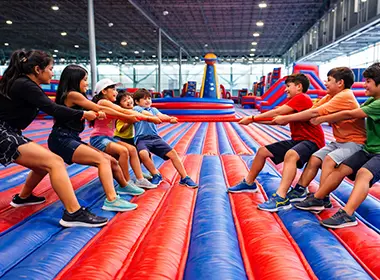 DG_Let's Play 90 min de Inflata Park + medias antideslizantes (10 personas) en El Derby